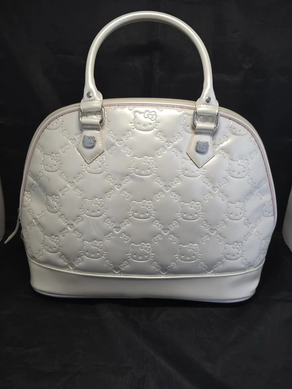 HELLO KITTY LOUNGEFLY EMBOSSED PATENT DOME SATCHEL BAG CREAM PEARL BOW PURSE